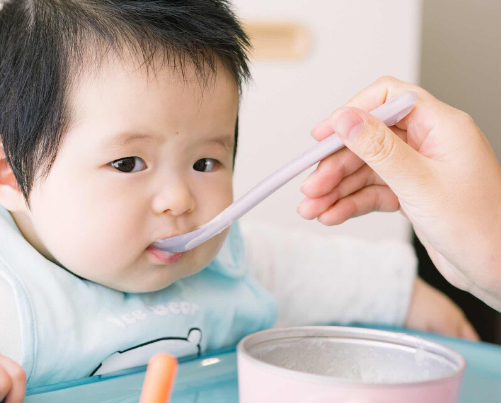 关于七个月大的宝宝米粉吃几段的探讨